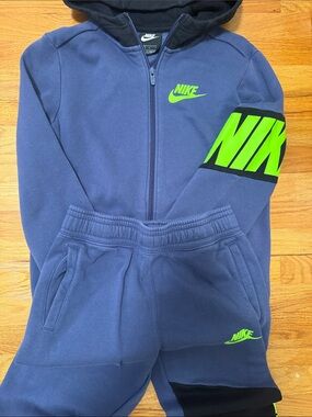 🔥 Nike Boys Navy & Black jacket & Joggers with Neon Green Logo